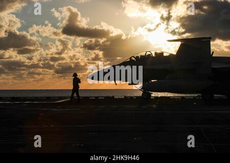 Usa. 17th Jan, 2022. Aviation Boatswain Mate (Handling) 1st Class Daniel Suggs, from Killeen, Texas, directs an F/A-18F Super Hornet, assigned to the Black Aces of Strike Fighter Squadron (VFA) 41, on the flight deck of USS Abraham Lincoln (CVN 72). Operating as part of U.S. Pacific Fleet, Abraham Lincoln is conducting training to preserve and protect a free and open Indo-Pacific region. Credit: U.S. Navy/ZUMA Press Wire Service/ZUMAPRESS.com/Alamy Live News Stock Photo