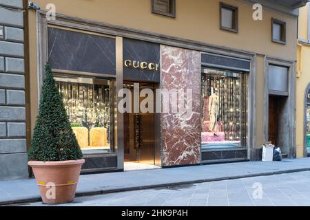 Italy – Latest Gucci's Gothic Show Window designs Inspired by Gucci Garden  & Cruise 2017 Venue - The Luxury Chronicle