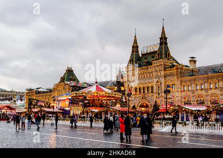 Moscow, Russia - December 16 2021: Beautiful decorated and christmas tree with illumination on GUM shopping mall in Red Square of Moscow, Russia. Stock Photo