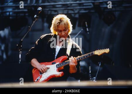 Chris Rea, britischer Sänger, Komponist und Gitarrist, bei einem Auftritt, Deutschland 1984. Stock Photo