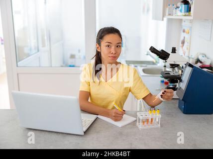 Young laboratory assistant works in animal clinic Stock Photo