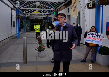 great Ormond street hospital ,security personal began a strike with out sourced agency , Carlisle  who wont pay sick or ,maternity, labour mps showed Stock Photo