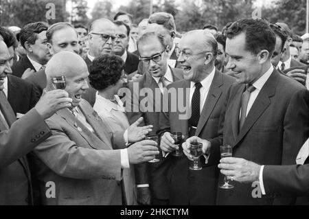 Soviet Leader Nikita Khrushchev, U.S. Vice President Richard Nixon and others toasting with Drinks during Nixon's visit to the Soviet Union, Thomas J. O'Halloran, U.S. News & World Report Magazine Photograph Collection, July 1959 Stock Photo