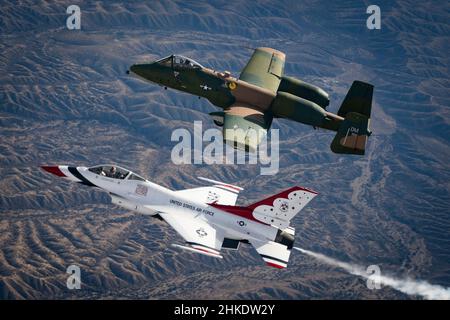 Maj. Ryan 'Slinga' Yingling, United States Air Force Air Demonstration Squadron 'Thunderbirds' operations officer, and Maj. Haden 'Gator' Fullam, A-10 Thunderbolt II Demonstration Team commander and pilot, form up over Fort Huachuca, Arizona, Jan. 31, 2022. The two Air Combat Command demonstration teams flew together in formation to celebrate ACC's 30th anniversary and the Air Force's 75th birthday. (U.S. Air Force photo by Staff Sgt. Andrew D. Sarver) Stock Photo