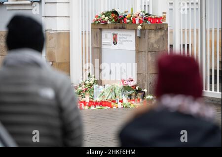 Kusel, Germany. 04th Feb, 2022. People stand in front of the Kusel police station. A minute's silence was held today for the two police officers who were shot. Credit: Sebastian Gollnow/dpa/Alamy Live News Stock Photo