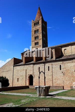 Pomposa, Abbatia Sanctae Mariae Pomposae, ehemalige Abtei des Benediktiner-Ordens an der Mündung des Po, Gemeinde Codigoro, Ferrara, Emilia-Romagna, I Stock Photo