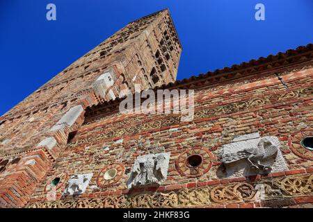 Vorhalle, Pomposa, Abbatia Sanctae Mariae Pomposae, ehemalige Abtei des Benediktiner-Ordens an der Mündung des Po, Gemeinde Codigoro, Ferrara, Emilia- Stock Photo