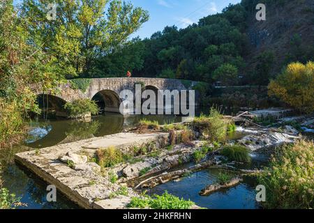 Spain, Navarre, Villava (Atarrabia), municipality on the Camino Francés, Spanish route of the pilgrimage to Santiago de Compostela, listed as a UNESCO World Heritage Site, medieval bridge over the rio Ultzama Stock Photo