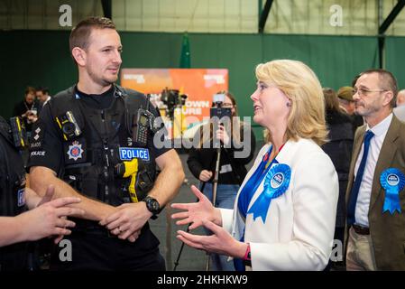 Anna Firth, Conservative MP, speaking to police at the verification and ballot count for the Southend West by election on 3 February 2022 Stock Photo