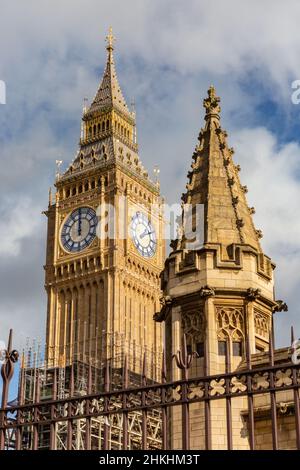Westminster, London, UK. 4th Feb, 2022. The famous Elizabeth Tower clock tower at the Houses of Parliament, often called Big Ben after its Great Bell, continues to emerge as the scaffolding has been gradually removed since December, revealing its renovated clock face and top half of the tower. Credit: Imageplotter/Alamy Live News Stock Photo