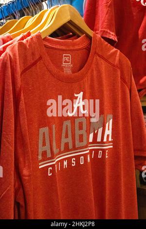 Alabama Crimson Tide t-shirts at the Cracker Barrel Old Country Store in Pell City, Alabama. (USA) Stock Photo