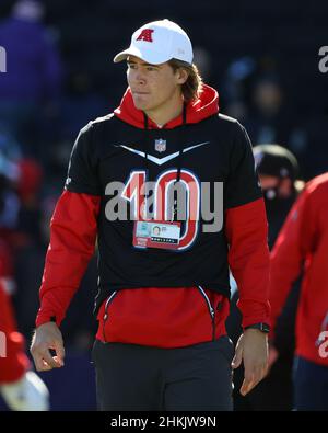 Los Angeles Chargers quarterback Justin Herbert throws pass in slow motion  at Pro Bowl practice