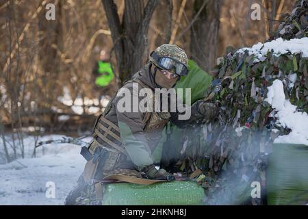 Chernobyl, Ukraine. 04th Feb, 2022. On February 4, 2022, Soldiers of the National Guard Of Ukraine practiced military exercises near Chernobyl, Ukraine. Preparations continue in Ukraine as Russian military forces mobilize on the Ukrainian border.(Photo by Michael Nigro/Sipa USA) Credit: Sipa USA/Alamy Live News Stock Photo