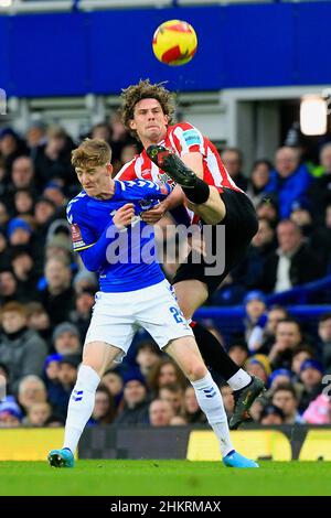 Liverpool, UK. 05th Feb, 2022. Anthony Gordon of Everton and Mads Bech Sorensen of Brentford during the Premier League match between Everton and Brentford at Goodison Park on February 5th 2022 in Liverpool, England. (Photo by Tony Taylor/phcimages.com) Credit: PHC Images/Alamy Live News Stock Photo