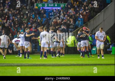 5th February 2022: Guinness Six Nations 2022, Scotland players celebrate after the final whistle during the Scotland v England Calcutta Cup match at BT Murrayfield Stadium. Edinburgh. Scotland, UK.  Credit: Ian Rutherford Alamy Live News. Stock Photo