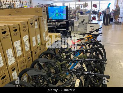 Trek bicycle store hi res stock photography and images Alamy