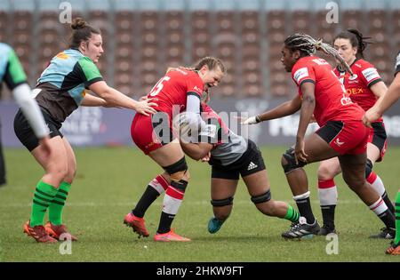 TWICKENHAM - ENGLAND 5 FEB 22: Lotte Clapp (Co Captain) of Saracen’s in action during the Harlequins Women v Saracens Women, Twickenham Stoop, London UK on the 5th February  2022. Photo by Gary Mitchell/Alamy Live News Stock Photo