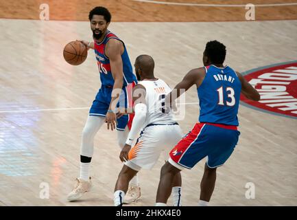 Washington, USA. 05th Feb, 2022. WASHINGTON, DC - FEBRUARY 05: Washington Wizards guard Spencer Dinwiddie (26) holds the ball away from Phoenix Suns guard Chris Paul (3) during a NBA game between the Washington Wizards and the Phoenix Suns, on February 05, 2022, at Capital One Arena, in Washington, DC. (Photo by Tony Quinn/SipaUSA) Credit: Sipa USA/Alamy Live News Stock Photo