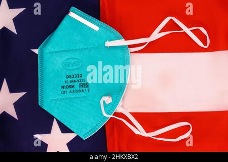 BYD Care N95 respirator safety mask with head Strap for tight fit. Isolated on on the flag of the United States of America - California, USA - 2022 Stock Photo