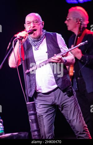 Padova, Italy. 06th Feb, 2022. Ian Anderson during JETHRO TULL, Music  Concert in Padova, Italy, February 06 2022 Credit: Independent Photo  Agency/Alamy Live News Stock Photo - Alamy