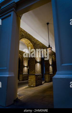 Hay's Galleria, a converted former warehouse now mixed use building, Southwark, London, England, UK Stock Photo