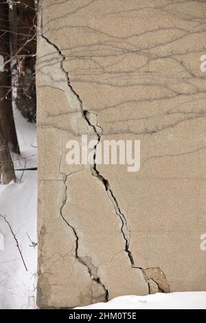 Large Cracks in Corner of Concrete Building Foundation Stock Photo