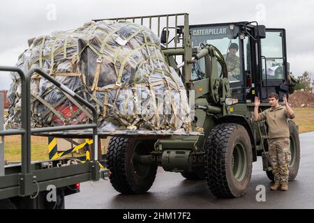 Ramstein Air Base, Germany. 06th Feb, 2022. U.S. Air Force Airmen assigned to Ramstein Air Base, Germany, load a palette onto a K-loader, February 3, 2022. U.S. Air Forces in Europe - Air Forces Africa forces are prepared and strategically positioned to rapidly surge forces into and across the theater in order to support the alliance and defend against any aggression. Photo by Airman 1st Class Edgar Grimaldo/U.S. Air Force/UPI Credit: UPI/Alamy Live News Stock Photo