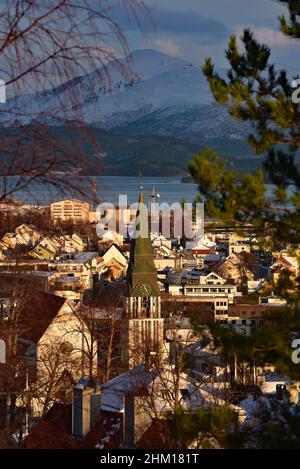 The city of Molde glows in the late afternoon sun. Molde Municipality, Møre og Romsdale County, Norway, Europe. Stock Photo