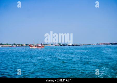 Boats sailing in Bet dwarka Stock Photo