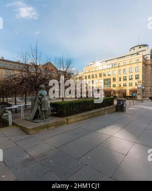 African woman and child statue on Lothian Road in Edinburgh, Scotland, UK Stock Photo