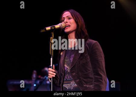 Milan Italy 2005-11-06 : Live concert of the singer Natalie Imbruglia at the Alcatraz Stock Photo