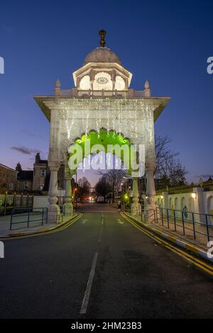 The entrance gate to the Sikh temple Siri Guru Nanak Darbar Gurdwara Gravesend Kent at night. Stock Photo