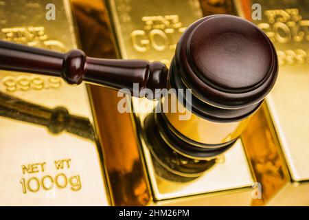 gold bars with auction gavel Stock Photo