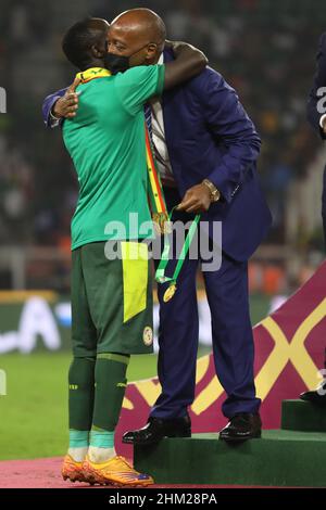 Yaounde, Cameroon. 06th Feb, 2022. Senegal's Sadio Mane receives his medal from the President of the Confederation of African Football (CAF) after the 2021 Africa Cup of Nations final soccer match between Senegal and Egypt at the Paul Biya 'Olembe' Stadium. Credit: Ayman Aref/dpa/Alamy Live News Stock Photo