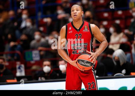 Milan, Italy, Italy. 3rd Feb, 2022. Italy, Milan, feb 3 2022: Devon Hall (Armani guard) dribbles in back court in the 2nd quarter during basketball match A|X Armani Milan vs Fenerbahce Istanbul, EuroLeague 2021-2022 round25 (Credit Image: © Fabrizio Andrea Bertani/Pacific Press via ZUMA Press Wire) Stock Photo