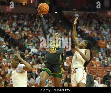 February 6, 2022: Baylor Lady Bears guard Ja'Mee Asberry (21) goes to the basket against Texas Longhorns guard Aliyah Matharu (2) during an NCAA women's basketball game on February 6, 2022 in Austin, Texas. (Credit Image: © Scott Coleman/ZUMA Press Wire) Stock Photo