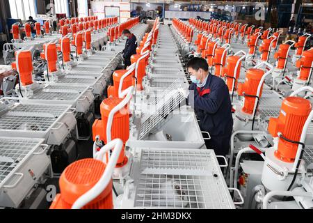 LIANYUNGANG, CHINA - FEBRUARY 7, 2022 - A worker of an enterprise produces spraying equipment for export at a workshop in Lianyungang City, East China Stock Photo