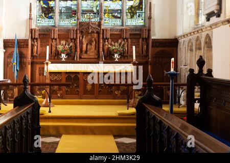 Altar and carved wooden reredos, Thurston church, Suffolk, England, UK Stock Photo