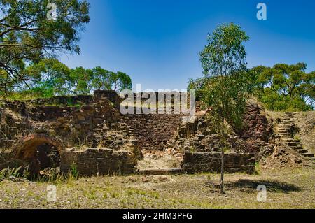 Overgrown ruins of the now defunct 19th-century North British Gold Mine in Maldon, Central Victoria, Australia Stock Photo
