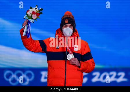 Beijing, China. 07th Feb, 2022. BEIJING, CHINA - FEBRUARY 7: Patrick Roest of The Netherlands during the Medal ceremony of the men's 5000m during the Beijing 2022 Olympic Games at the National Speedskating Oval on February 7, 2022 in Beijing, China (Photo by Douwe Bijlsma/Orange Pictures) NOCNSF House of Sports Credit: Orange Pics BV/Alamy Live News Stock Photo