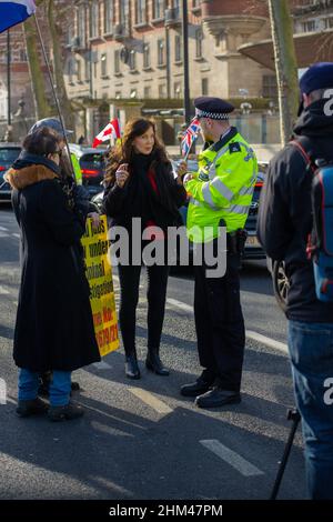 London, UK. 7th Feb, 2022. Anti-Vaxxers Demonstrate on the Embankment. London-based Anti-Vaxxers greet a convoy of supporters on the Embankment. Credit: Peter Hogan/Alamy Live News Stock Photo