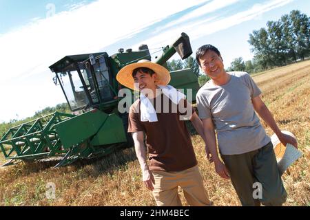 Realize mechanized harvesting in the fields of farmers Stock Photo