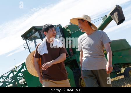 Realize mechanized harvesting in the fields of farmers Stock Photo