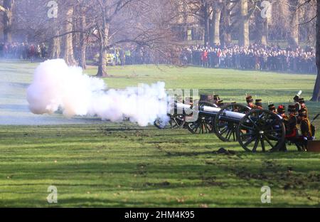 London, UK. 7th Feb, 2022. The Kings Troop fire a 41 Gun salute in Green Park to mark Queen Elizabeth the Seconds 70 years on the throne. The Queens accession to the throne happened on February 6th 1952. Credit: Mark Thomas/Alamy Live News Stock Photo