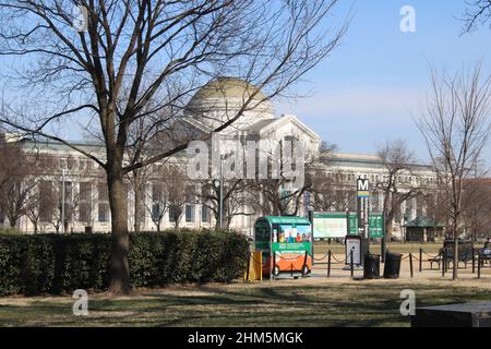 Smithsonian Station exit in front of National Museum of Natural History Stock Photo