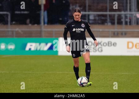 Frankfurt Am Main, Germany. 06th Feb, 2022. Frankfurt am Main, Germany, Febr Verena Hanshaw (18 Frankfurt) in action during the FLYERALARM Frauen-Bundesliga game between Eintracht Frankfurt and SC Freiburg at Stadion am Brentanobad in Frankfurt am Main, Germany Dan O' Connor/SPP Credit: SPP Sport Press Photo. /Alamy Live News Stock Photo