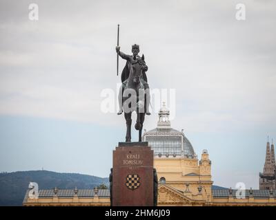 Picture of the statue of Kralj Tomislav King, on Trg Kralja Tomislava, in downtown Zagreb, Croatia. Tomislav was the first king of Croatia. He became Stock Photo