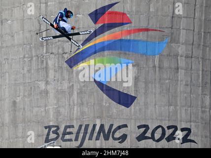 Beijing, China. 08th Feb, 2022. Olympics, Ski Freestyle, Women, Final, Big Air. Darian Stevens from the USA in action. Credit: Peter Kneffel/dpa/Alamy Live News Stock Photo