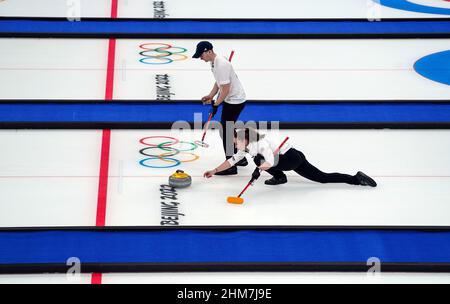 Great Britain's Jennifer Dodds and Bruce Mouat during the Mixed Doubles Bronze Medal match on day four of the Beijing 2022 Winter Olympic Games at the National Aquatics Centre in China. Picture date: Tuesday February 8, 2022. Stock Photo