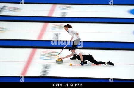 Great Britain's Jennifer Dodds and Bruce Mouat during the Mixed Doubles Bronze Medal on day four of the Beijing 2022 Winter Olympic Games at the National Aquatics Centre in China. Picture date: Tuesday February 8, 2022. Stock Photo